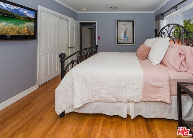 Building Photo - 1488 S Durango Ave