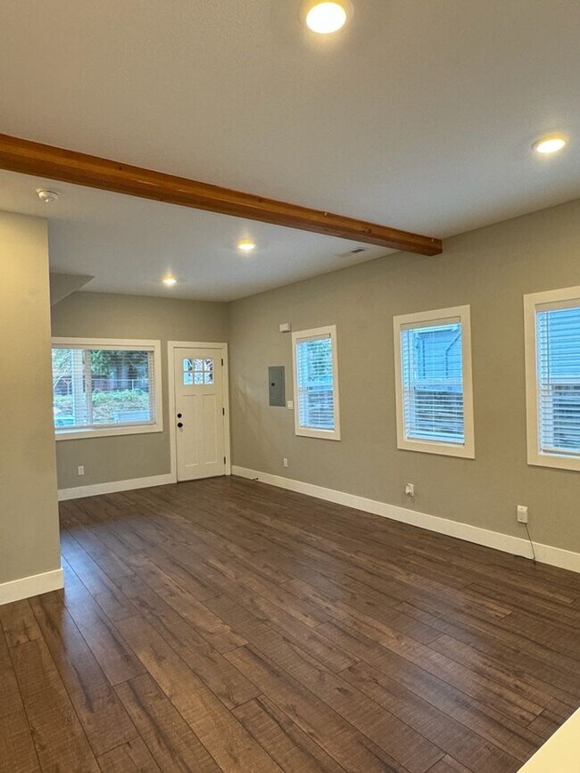 Building Photo - 1132000