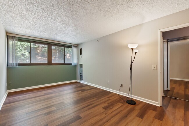 Building Photo - 5911 Edsall Rd