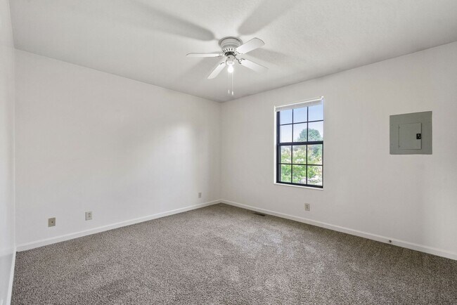 Building Photo - Northridge Drive-276