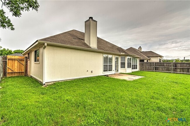 Building Photo - 5005 Warwicke Dr