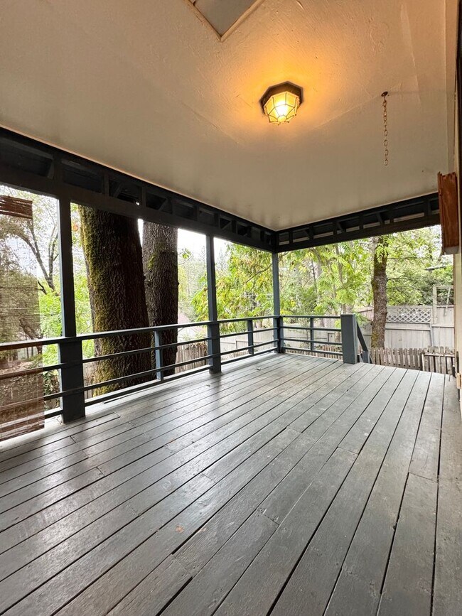Building Photo - Cottage Style Home Nestled in the Trees!!!