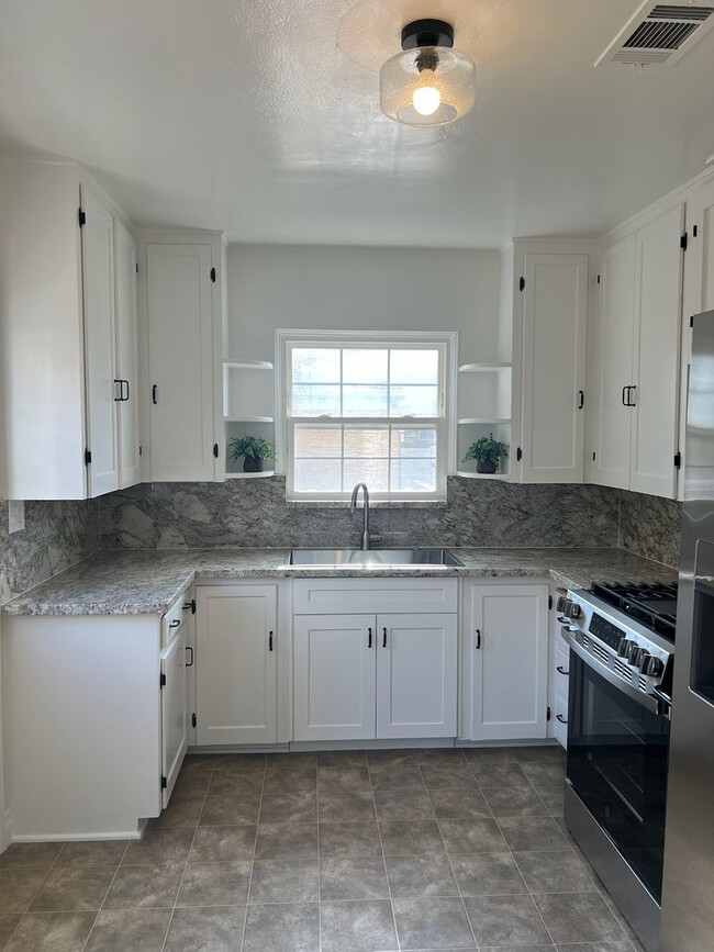 Building Photo - Chula Vista single family gem!
