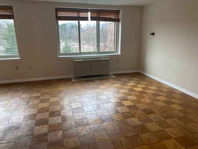 Living Room - 3000 Spout Run Pky