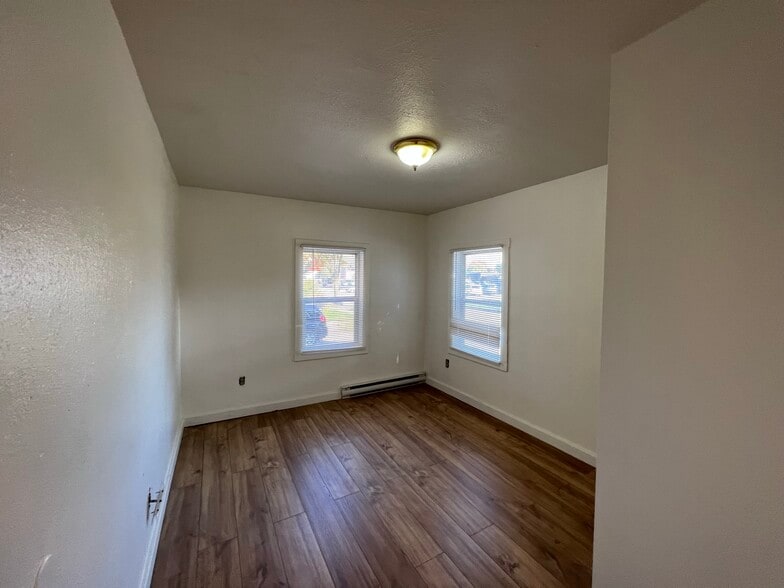 Building Photo - 1213 N Gillett St