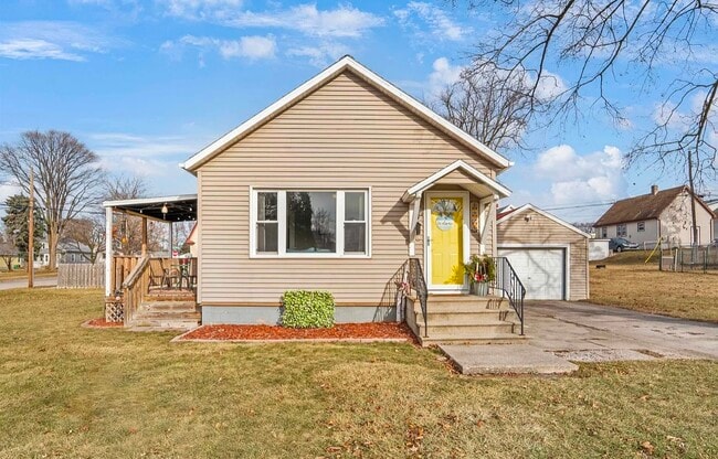 Primary Photo - 1571 Charles St