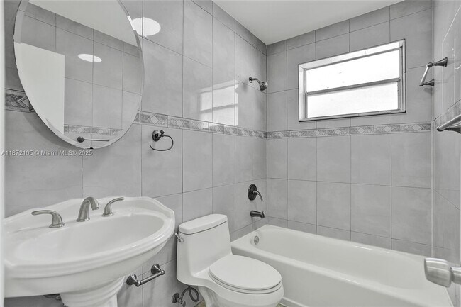 Building Photo - 3074 SW 17th St