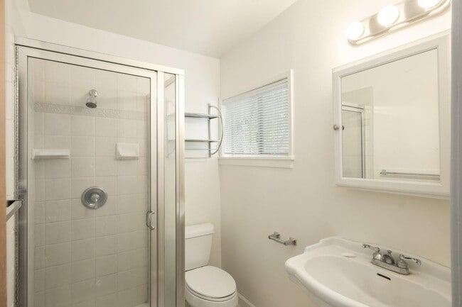 Building Photo - 829 E Garland Ave