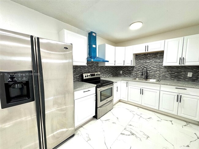 Building Photo - 10365 SW 149th Terrace