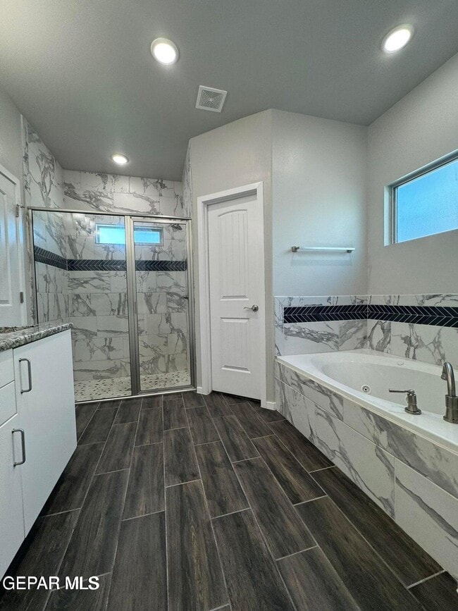 Building Photo - 13852 Paseo Alegre Dr