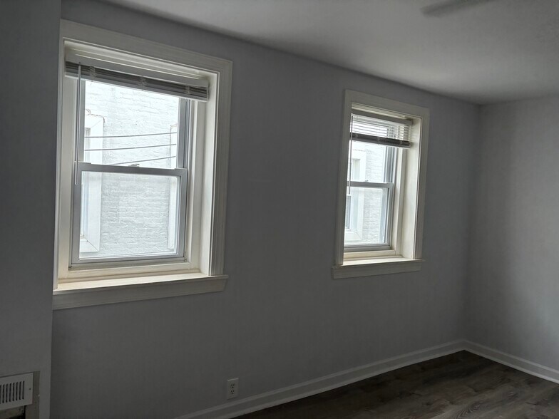 Building Photo - 421 Moyer St
