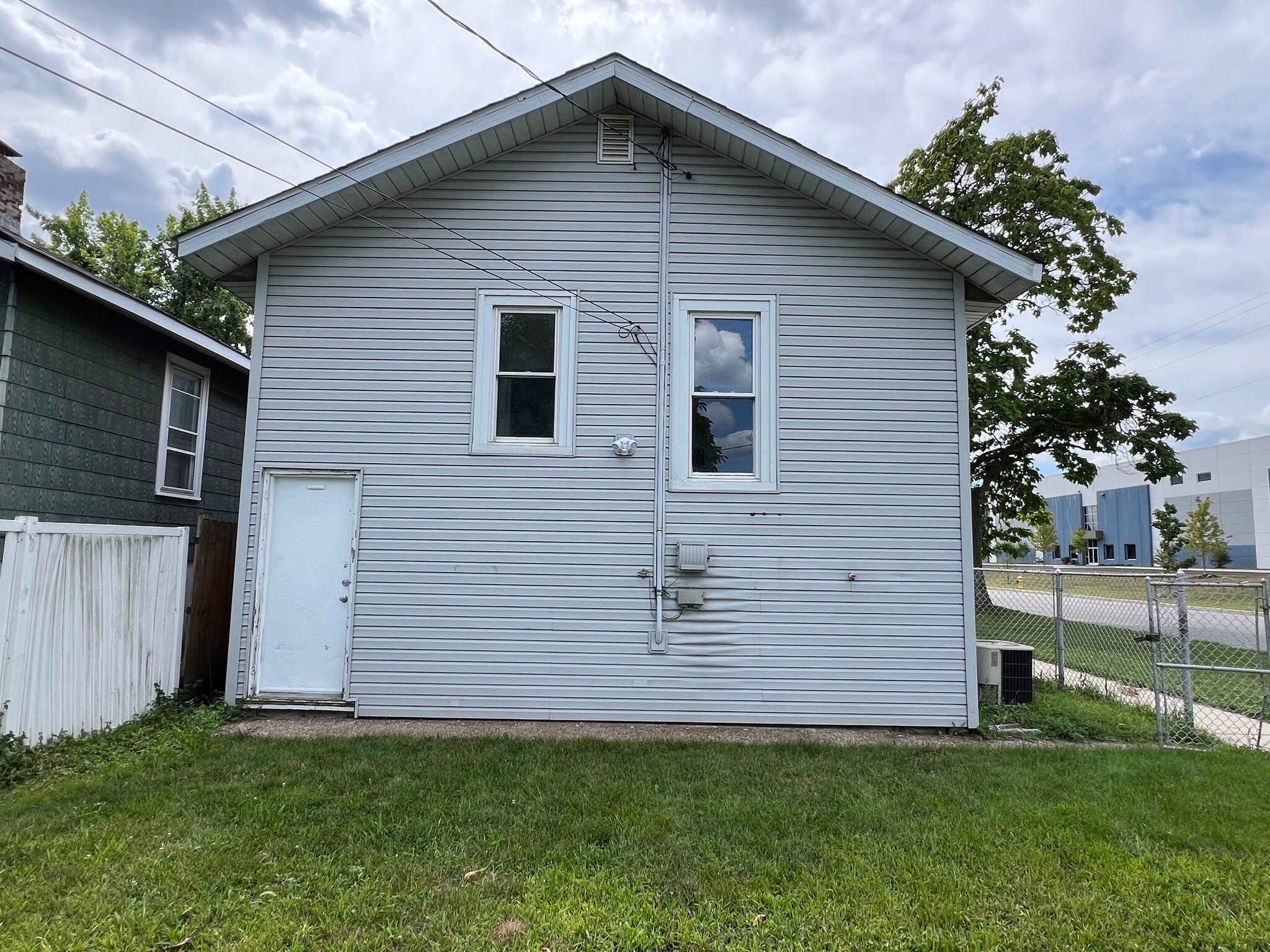 Building Photo - 1122 W 144th St