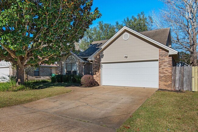 Building Photo - 407 Parkwood Pl