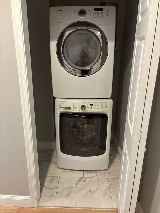 Building Photo - 1403 Race St