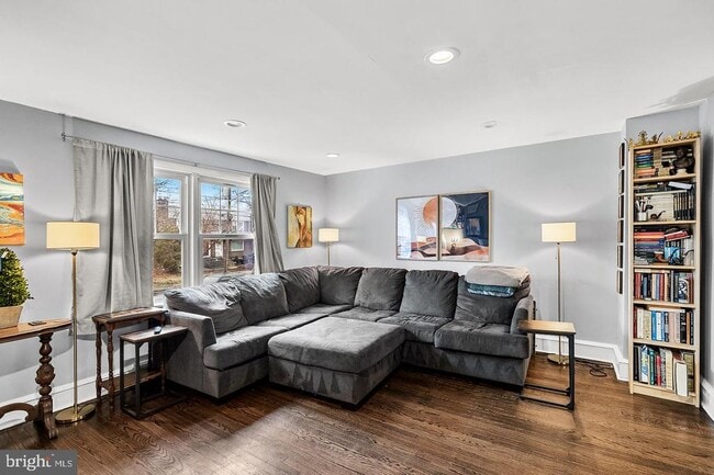 Building Photo - 339 Comly Ave