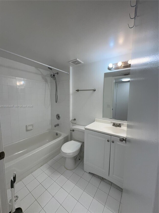 Building Photo - 470 S Park Rd