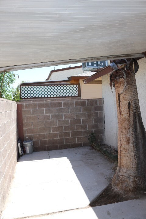 Building Photo - NO SHOWINGS UNTIL 12/15/25