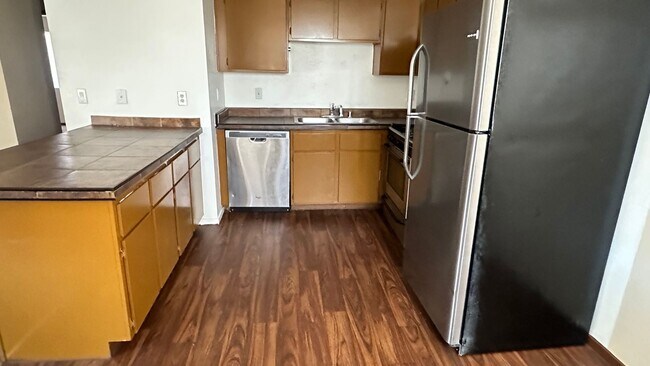 Building Photo - Beautiful & upscale 2 bedroom 2 bathrooms apartment Available for rent !!!