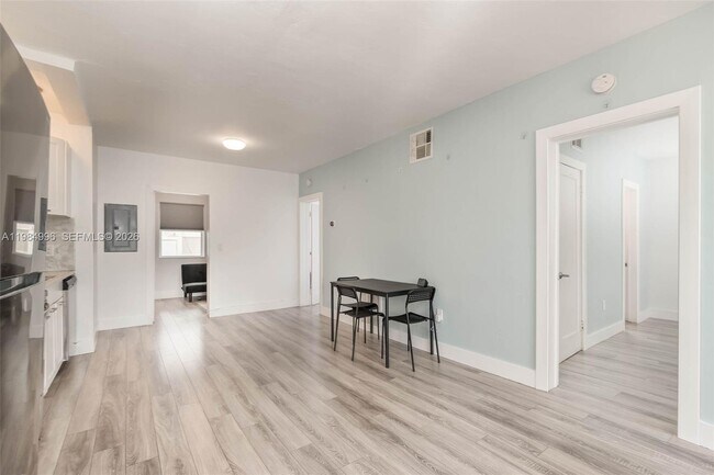 Building Photo - 1275 Marseille Dr