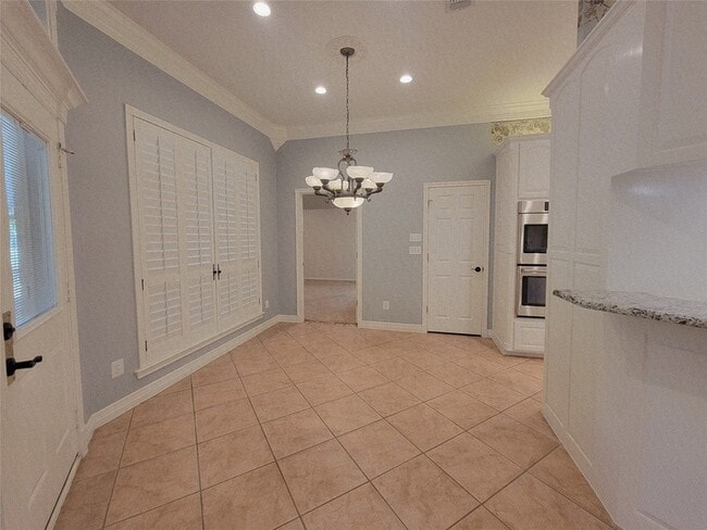 Building Photo - 9621 Monticello Dr