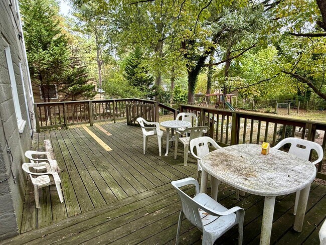 Building Photo - Updated 3BR Home in Coveted Forest Hill Pa...