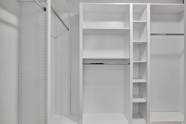 Building Photo - 501 Seafarer Cir