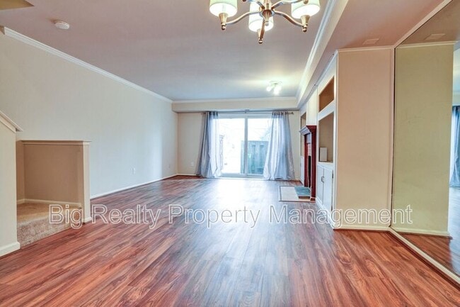 Building Photo - 704 Stonybrook Dr