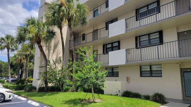 Building Photo - 2410 Deer Creek Country Club Blvd