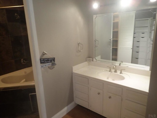 Building Photo - 12 Hillbrook Way