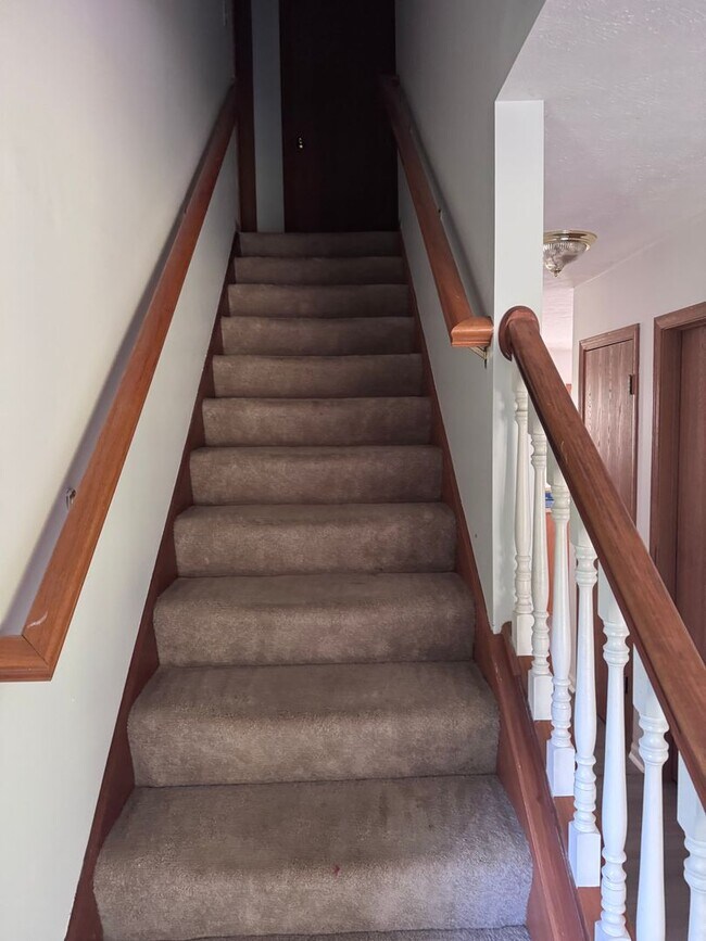 Building Photo - 5 Bd 2.5 Ba