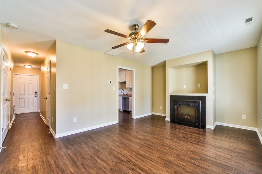 Building Photo - 304 Whitehall Ct