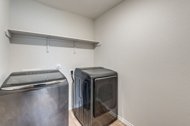 Building Photo - 4 BR + OFFICE/ 3 BA in Seguin - 2042 SF on GREENBELT - Arroyo Ranch!