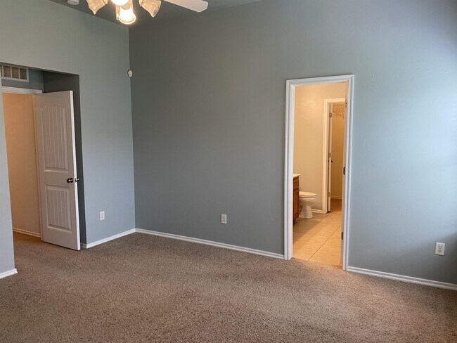 Building Photo - 18101 Viento Dr