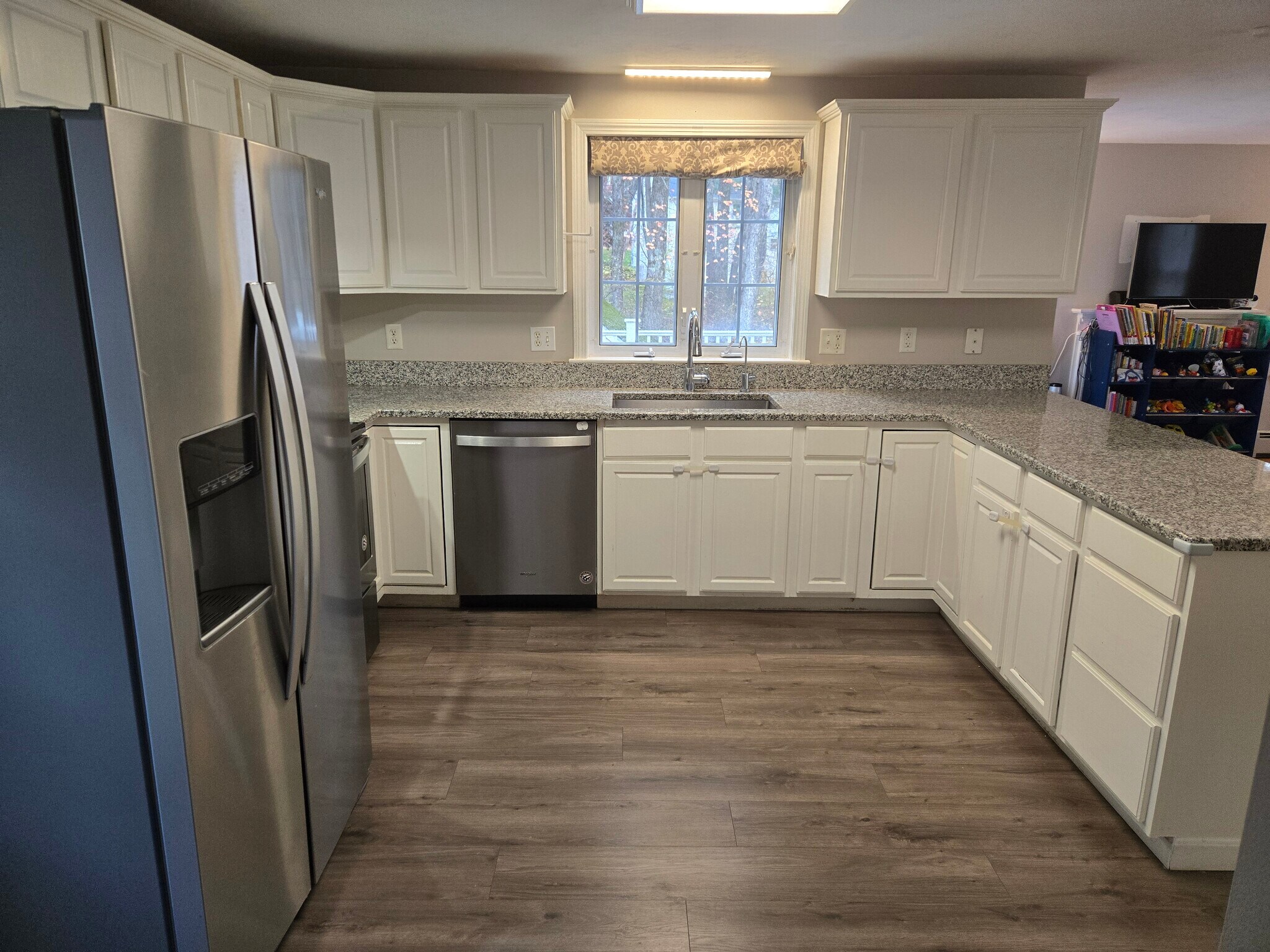 Kitchen - 16 Knoll Rd