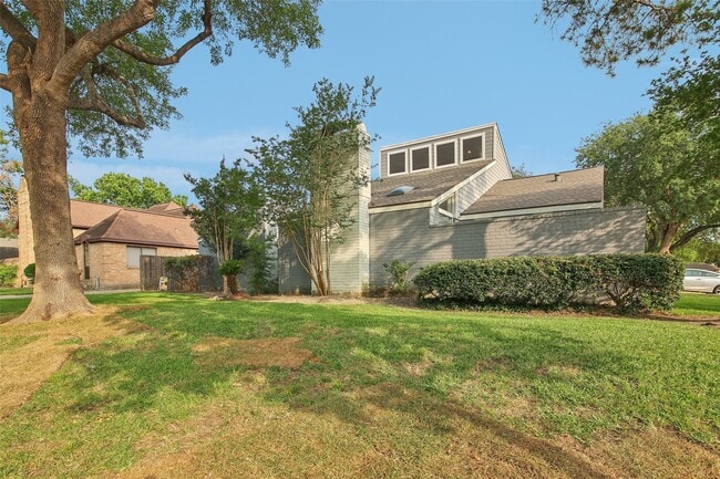 Building Photo - 14115 Briarhills Pkwy