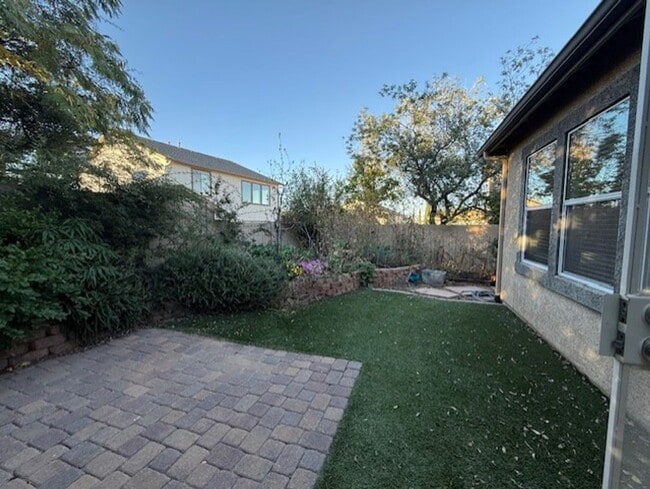 Building Photo - Reduced!!!  Beautiful 2-bedroom 2 Bath with Den in Mountain Gate Contact Property Pros