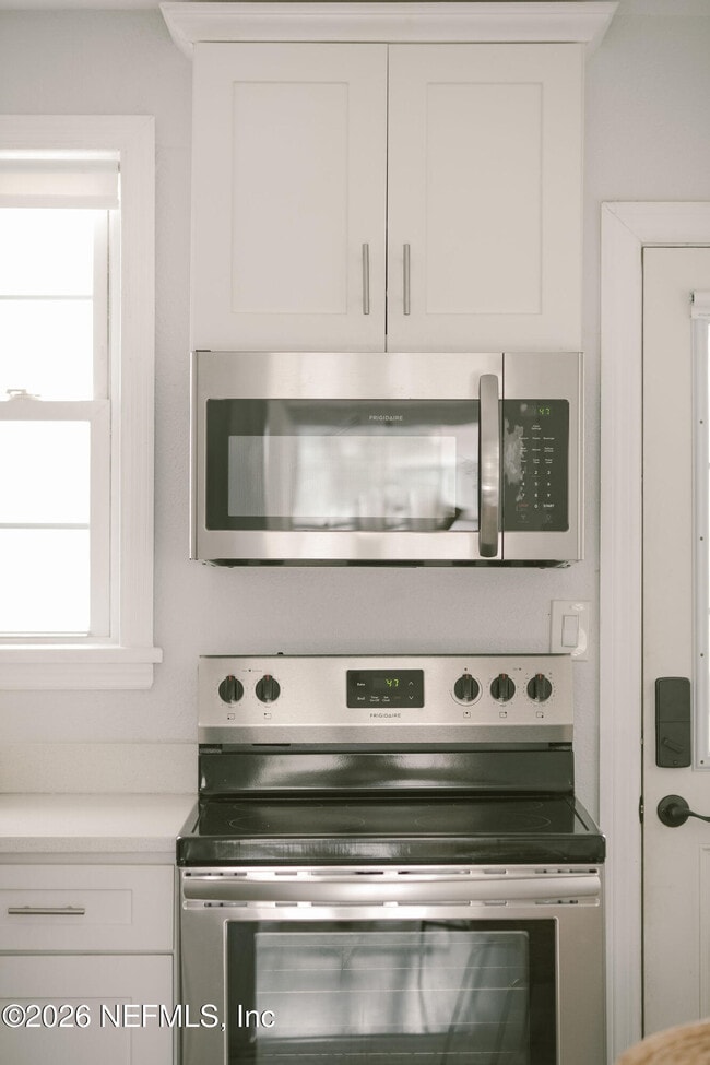 Building Photo - 212 Oak St