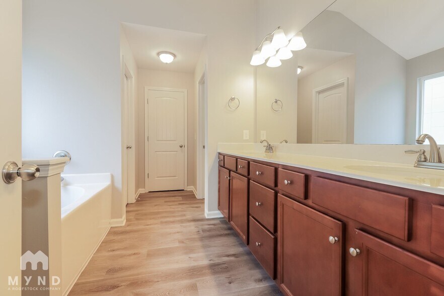 Building Photo - 41 Minima Ct