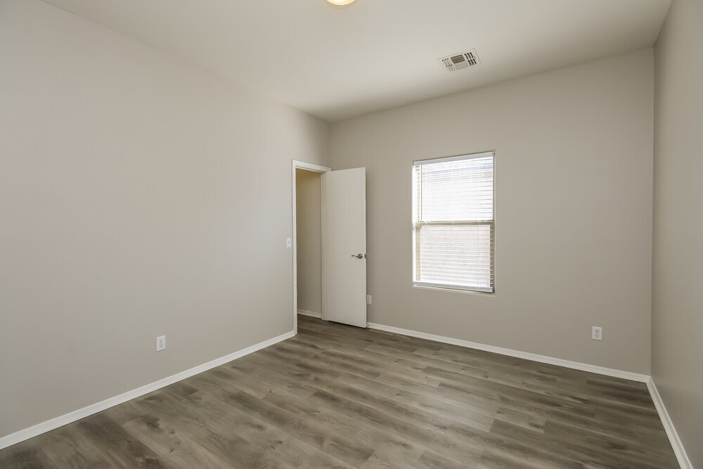 Building Photo - 1733 E Silversmith Trail