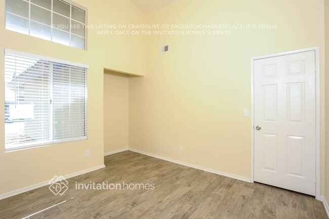 Building Photo - 39826 Milan Dr