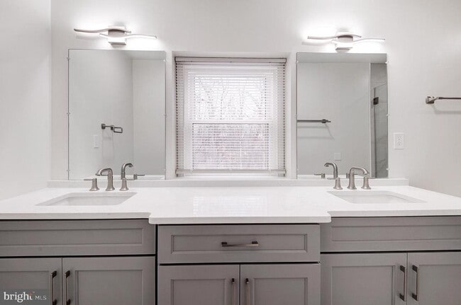 Building Photo - 9704 Hall Rd