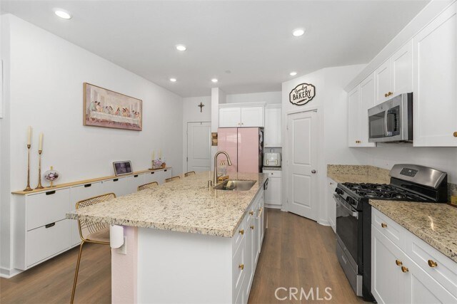 Building Photo - 32600 Manhattan Ave