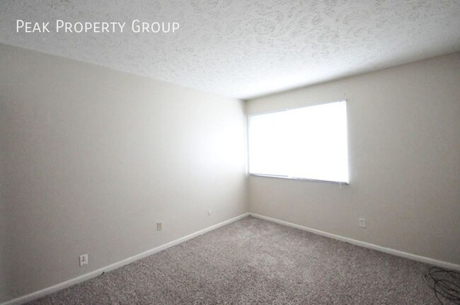 Building Photo - Available Fall 2025! 2 Bedroom Apartment N...