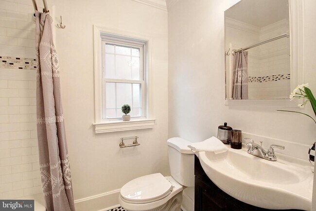 Building Photo - 102 Frederick Ave