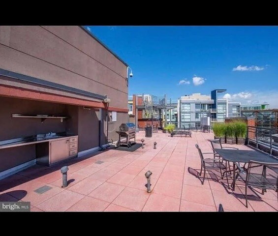 Building Photo - 2120 Vermont Ave NW