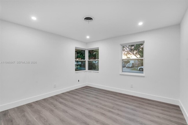 Building Photo - 3180 NE 10th Terrace