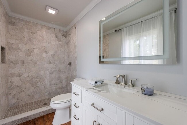 Building Photo - 459 Atlanta Country Club Dr