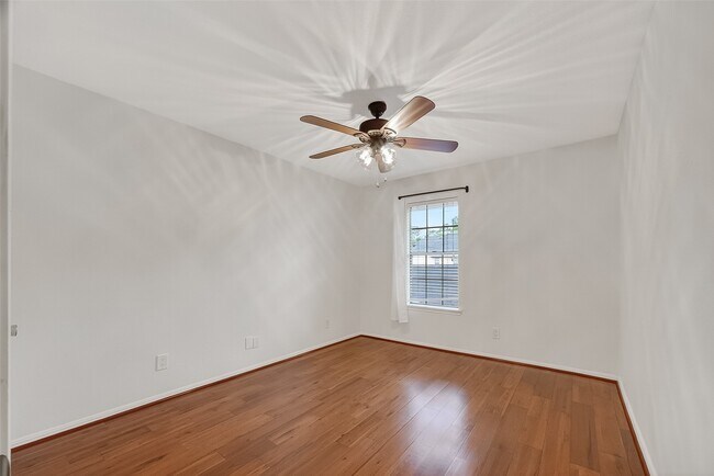 Building Photo - 7505 Memorial Woods Dr