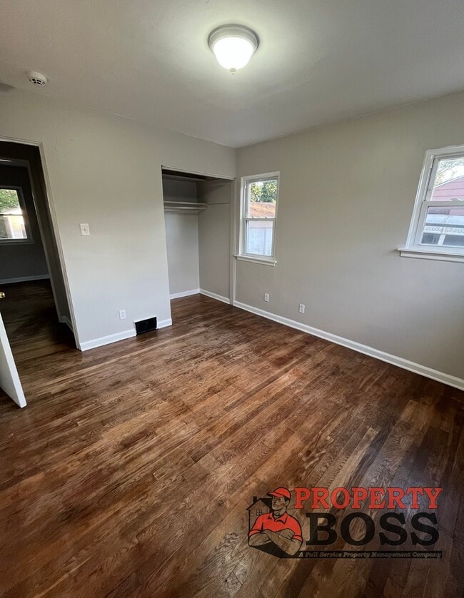 Building Photo - 1039 E 11th Ct