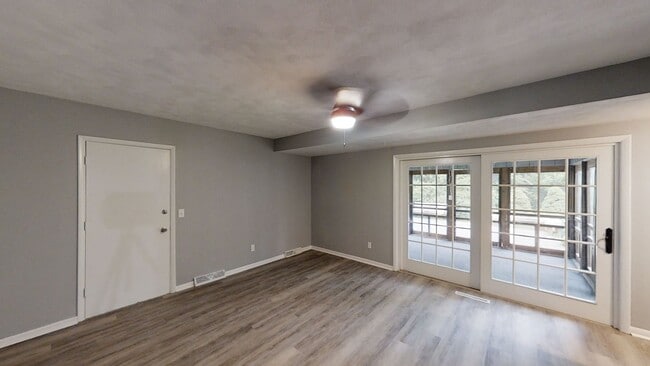 Building Photo - Available July – 4 Bed, 3 Bath Updated Hom...